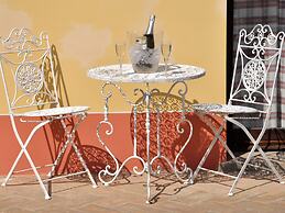 Cozy Apartment With Terrace in Tuscany