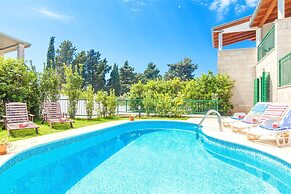 Superb Villa With Private Pool and Garden
