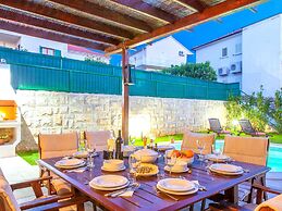 Superb Villa With Private Pool and Garden