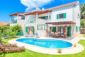 Superb Villa With Private Pool and Garden