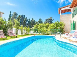 Superb Villa With Private Pool and Garden