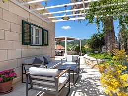 Beautiful Villa With Private Swimming Pool at Selca