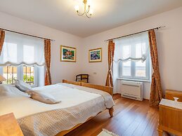 Beautiful Villa With Private Swimming Pool at Selca