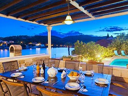 Beautiful Villa With Private Swimming Pool at Selca