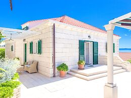 Beautiful Villa With Private Swimming Pool at Selca