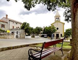 Holiday Home in Liznjan With Private Pool