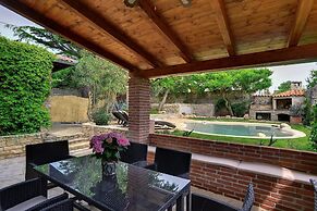 Holiday Home in Liznjan With Private Pool