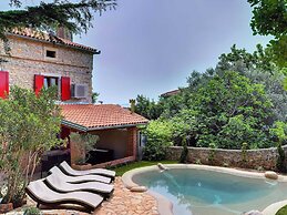 Holiday Home in Liznjan With Private Pool