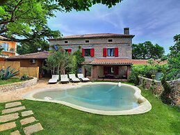 Holiday Home in Liznjan With Private Pool