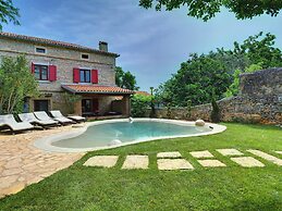 Holiday Home in Liznjan With Private Pool