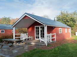 Comfortable Chalet Near Park De Veluwe
