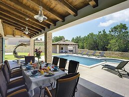 Lovely Holiday Home With Private Pool