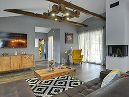 Lovely Holiday Home With Private Pool