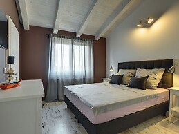 Lovely Holiday Home With Private Pool