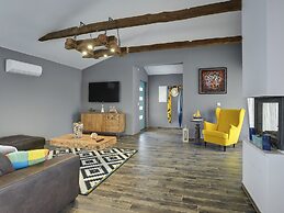 Lovely Holiday Home With Private Pool