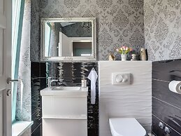 Lovely Holiday Home With Private Pool