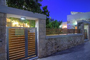 Authentic 10 Person Villa Near the Sea