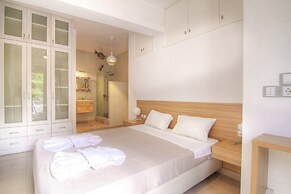 Authentic 10 Person Villa Near the Sea