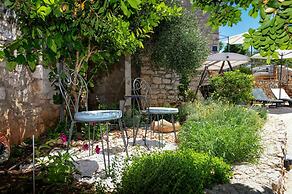 Heritage Villa near Milna with Private Swimming Pool