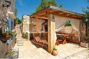 Heritage Villa near Milna with Private Swimming Pool