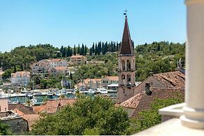 Heritage Villa near Milna with Private Swimming Pool