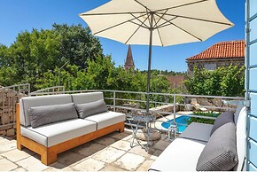 Heritage Villa near Milna with Private Swimming Pool