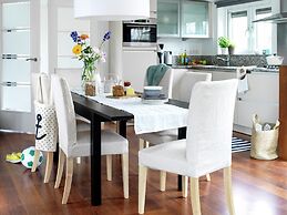 Stylish Stay on the Water