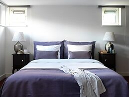 Stylish Stay on the Water