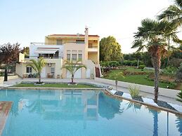 Villa With Private Pool, BBQ Area