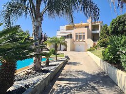 Villa With Private Pool, BBQ Area