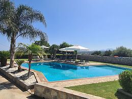 Villa With Private Pool, BBQ Area