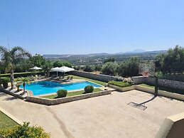 Villa With Private Pool, BBQ Area