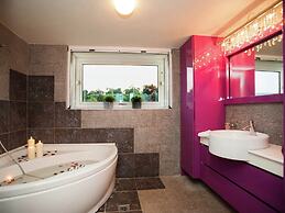 Villa With Private Pool, BBQ Area