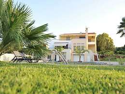 Villa With Private Pool, BBQ Area