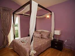 Villa With Private Pool, BBQ Area