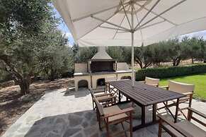 Villa With Private Pool, BBQ Area