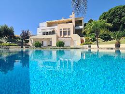 Villa With Private Pool, BBQ Area
