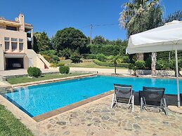 Villa With Private Pool, BBQ Area