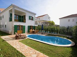 Beautiful Villa With Spacious Terrace and Private Swimming Pool, on th