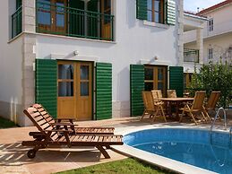 Beautiful Villa With Spacious Terrace and Private Swimming Pool, on th