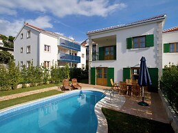 Beautiful Villa With Spacious Terrace and Private Swimming Pool, on th