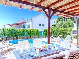 Beautiful Villa With Spacious Terrace and Private Swimming Pool, on th
