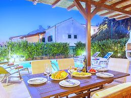 Beautiful Villa With Spacious Terrace and Private Swimming Pool, on th