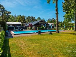 Wooden Chalet with Dishwasher near De Veluwe National Park