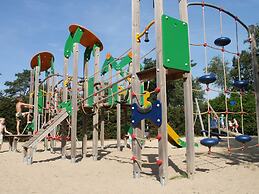 Wooden Chalet with Dishwasher near De Veluwe National Park