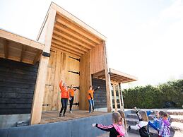 Wooden Chalet with Dishwasher near De Veluwe National Park