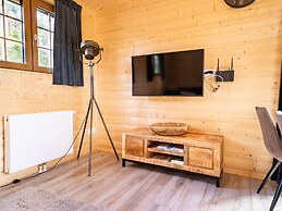 Wooden Chalet with Dishwasher near De Veluwe National Park