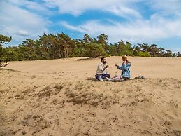 Wooden Chalet with Dishwasher near De Veluwe National Park