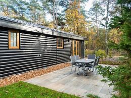 Wooden Chalet with Dishwasher near De Veluwe National Park