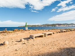 Pretty Holiday Home in Sant Josep de Sa Talaia near Sea